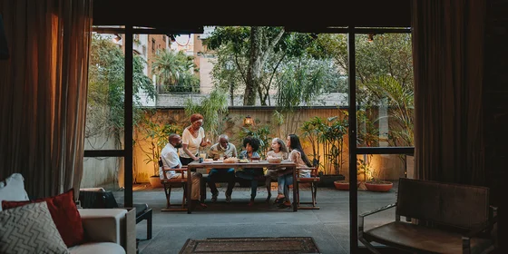 Family dinner al fresco